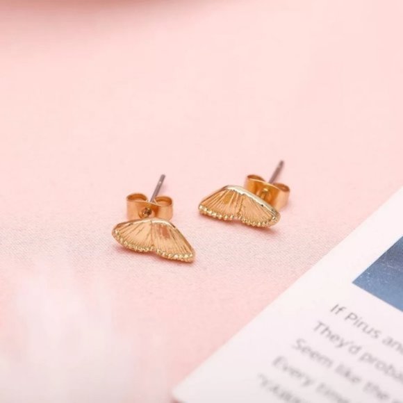 🍒2/$25 Butterfly Wing Earrings - Picture 5 of 6
